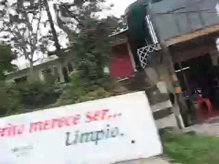 Click for a street-scene video of La Hormiga (6 seconds)