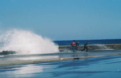 Malecon_waves_JPG.jpg